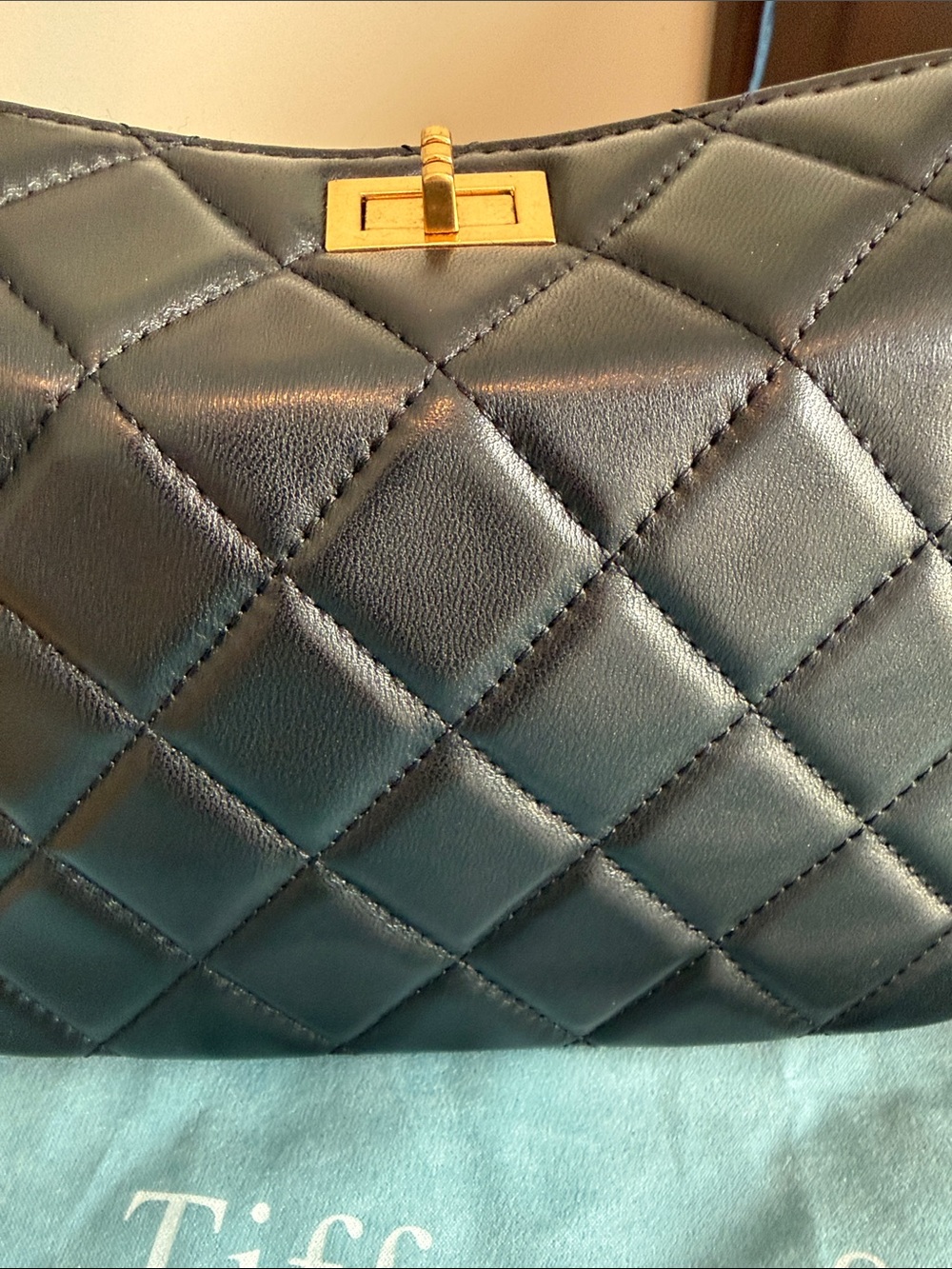 Classic Quilted Black Shoulder Bag with Gold Chain Accents - Picture 13 of 16